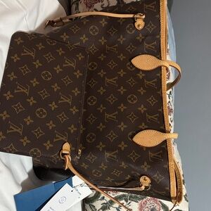 Louis Vuitton Monogram neverfull MM with Natural Vachetta Trim and the pouch